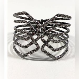 🌺🌸🌼Gunmetal Gray Textured Cut Out Wide Hinge Bangle